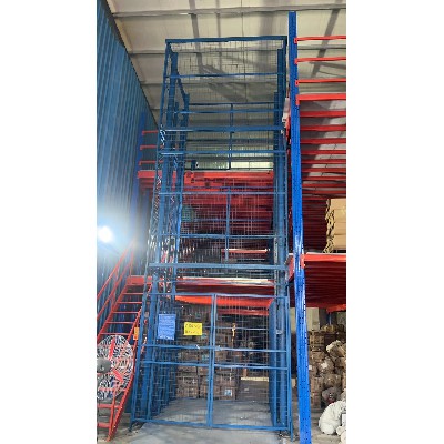 導軌式升降設(shè)備