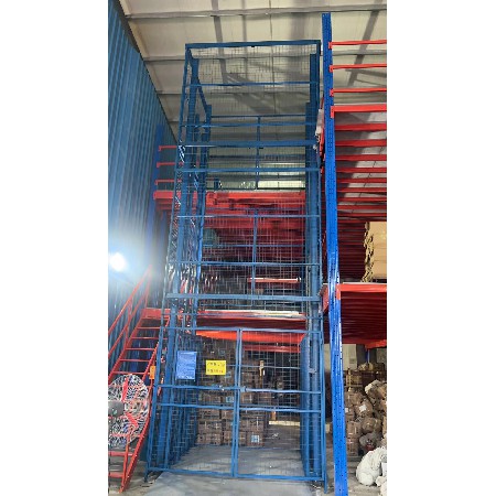 導(dǎo)軌式升降設(shè)備